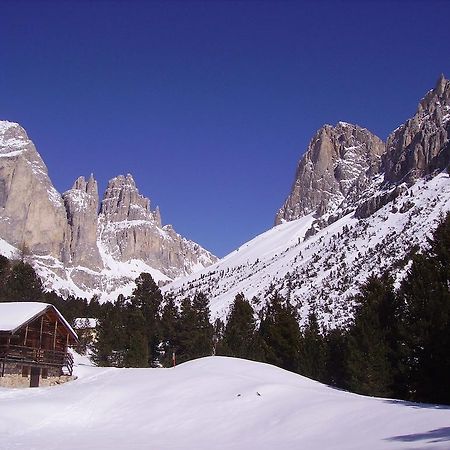 Rifugio Gardeccia Hutte Hotell Pozza di Fassa Exteriör bild
