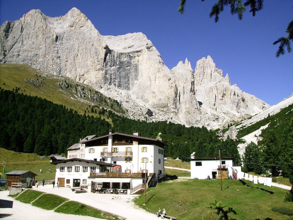 Rifugio Gardeccia Hutte Hotell Pozza di Fassa Exteriör bild
