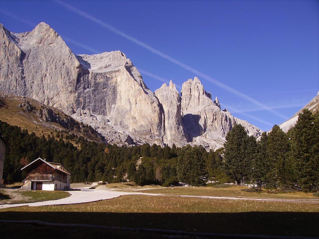 Rifugio Gardeccia Hutte Hotell Pozza di Fassa Exteriör bild