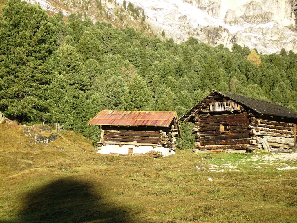 Rifugio Gardeccia Hutte Hotell Pozza di Fassa Exteriör bild