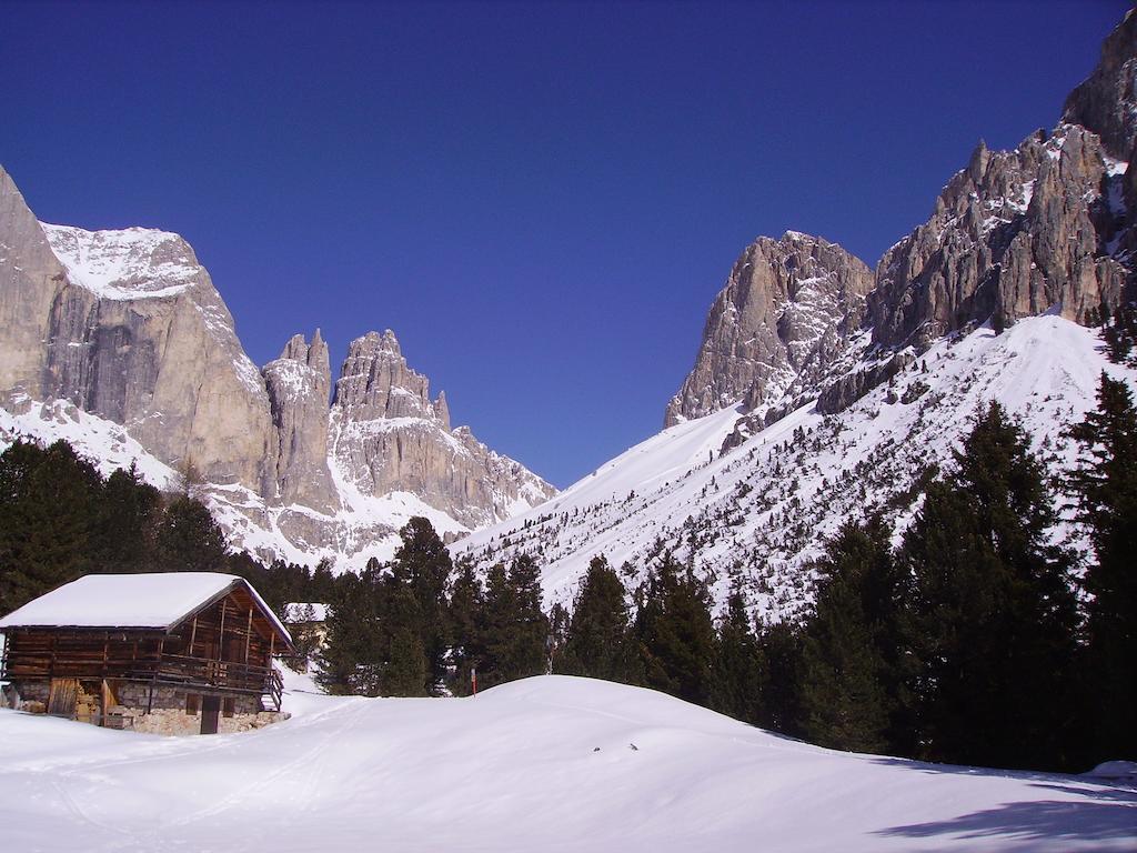 Rifugio Gardeccia Hutte Hotell Pozza di Fassa Exteriör bild