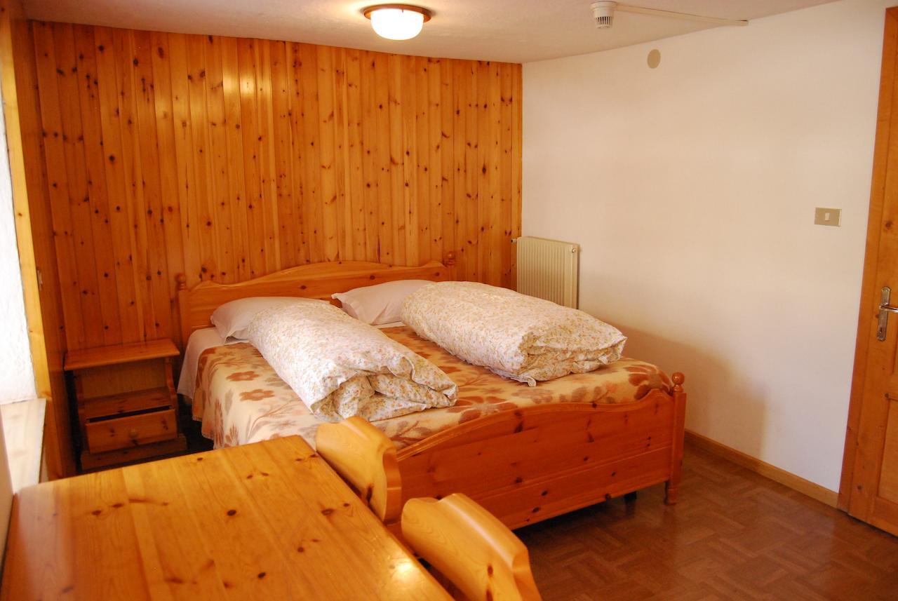 Rifugio Gardeccia Hutte Hotell Pozza di Fassa Rum bild