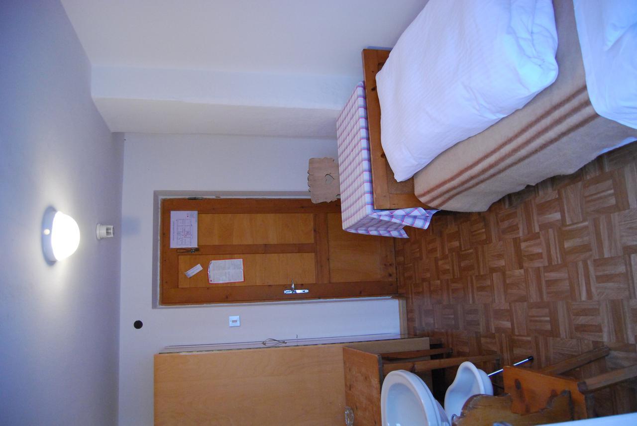 Rifugio Gardeccia Hutte Hotell Pozza di Fassa Rum bild